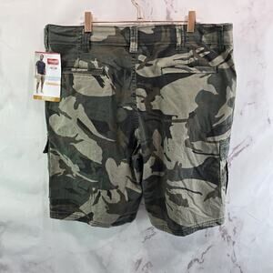 Wrangler Shorts Mens 36 Camo 10 Inch Woodland Green Relaxed Fit Cargo Cotton